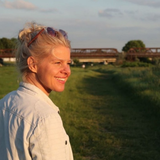 Nadine Peil im Freien